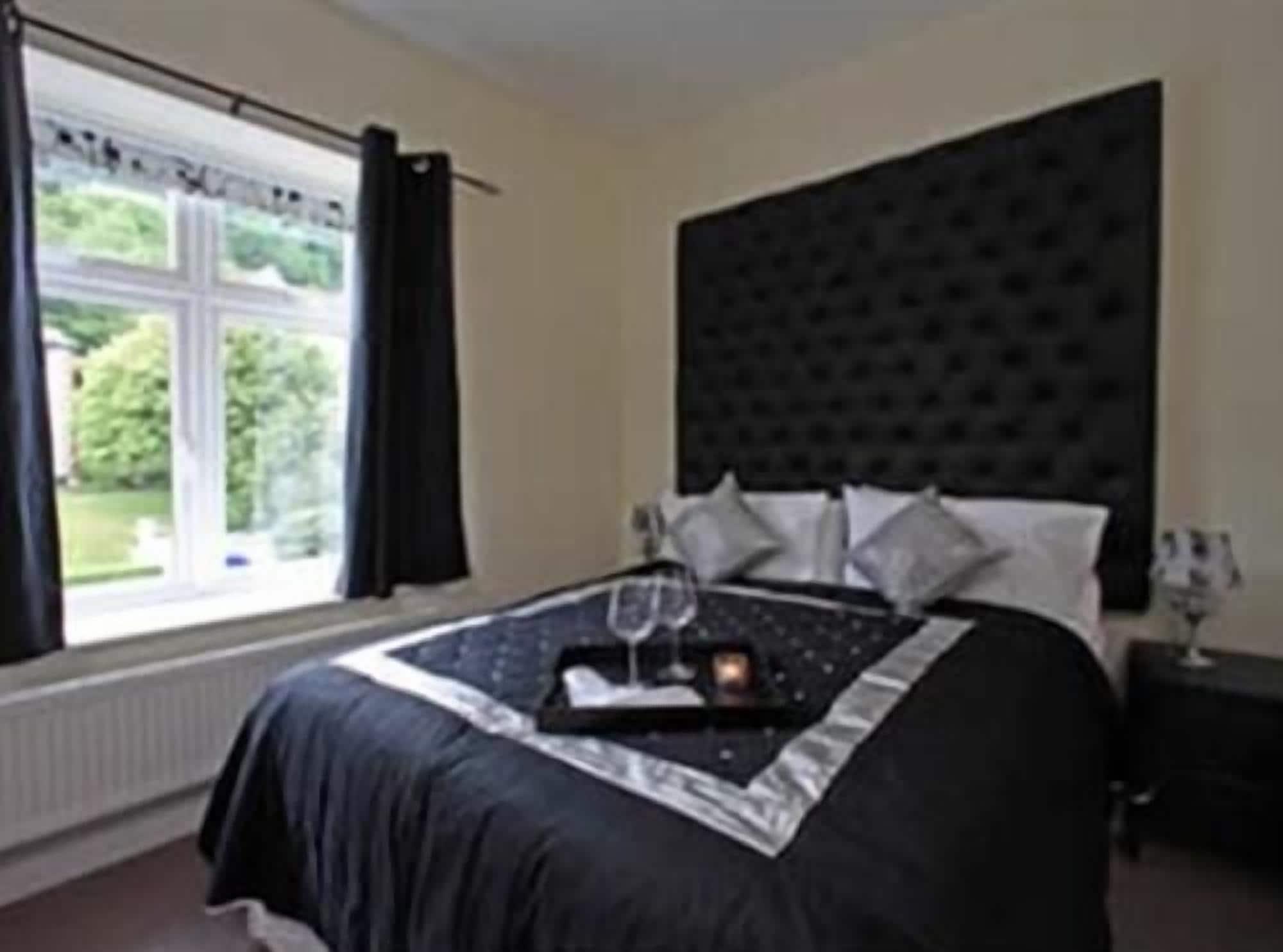 Space Boutique B&B - With Free Private Car Park Llandudno Eksteriør bilde